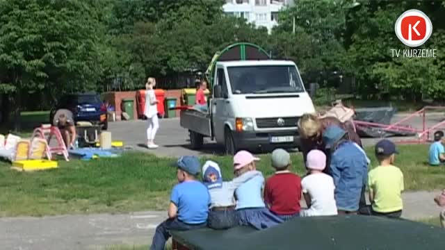 Labiekārtos bērnu dārzu rotaļlaukumus