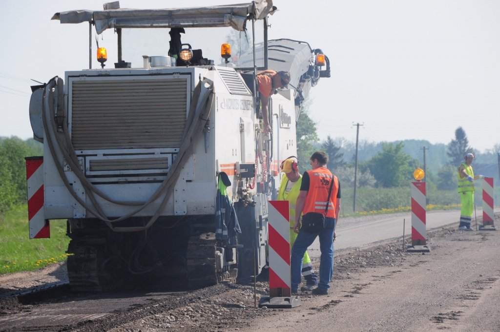 Turpinās remontdarbi uz autoceļa A9