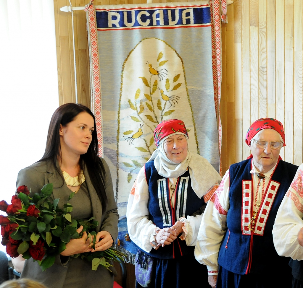 Līgai Stendzei izdodas saglabāt amatu