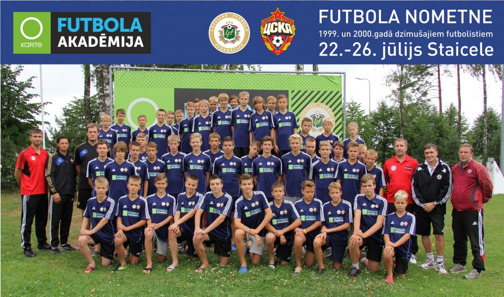 Jaunie futbolisti slīpē meistarību