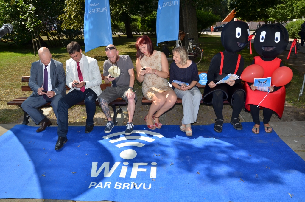 Atklāta WiFi teritorija pie Universitātes