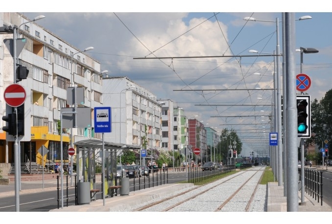 Atsauksmes par jauno tramvaja līniju ir krasi atšķirīgas