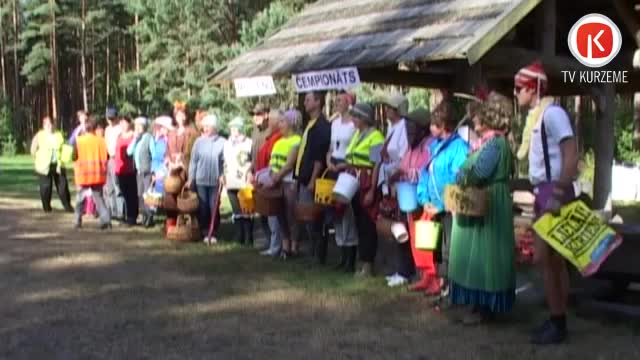 Aizvadīts pirmais melleņu lasīšanas čempionāts