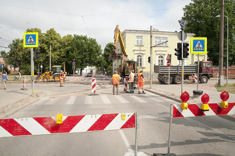 Uz rekonstrukciju slēdz Peldu un Kr.Valdemāra ielas krustojumu