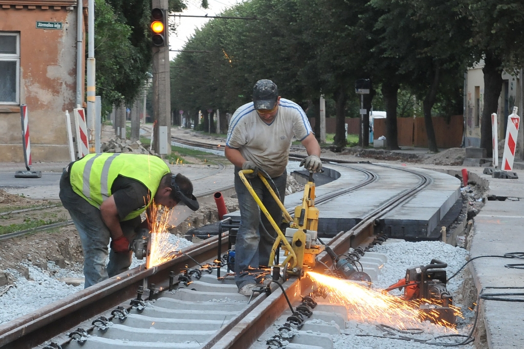 Tramvajs – pa jaunajām sliedēm