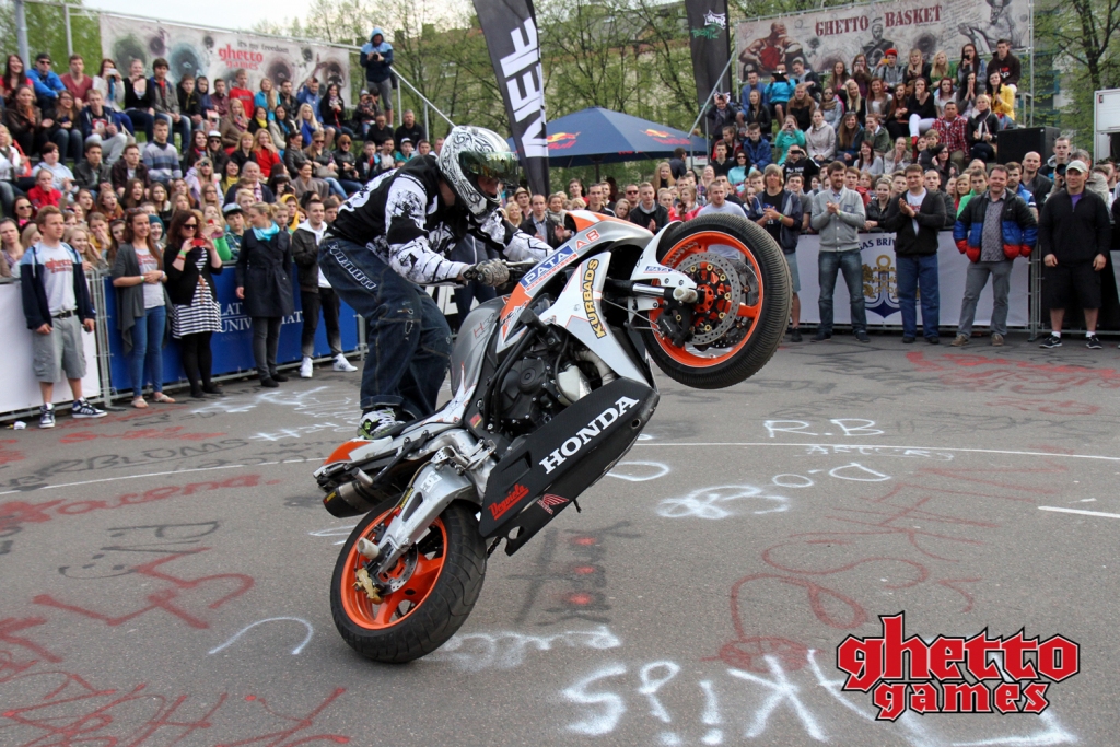 Ātruma Festivālā skatītājus priecēs Eiropas spēcīgākie moto triku meistari