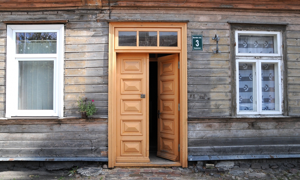 Veco māju augšāmcelšana