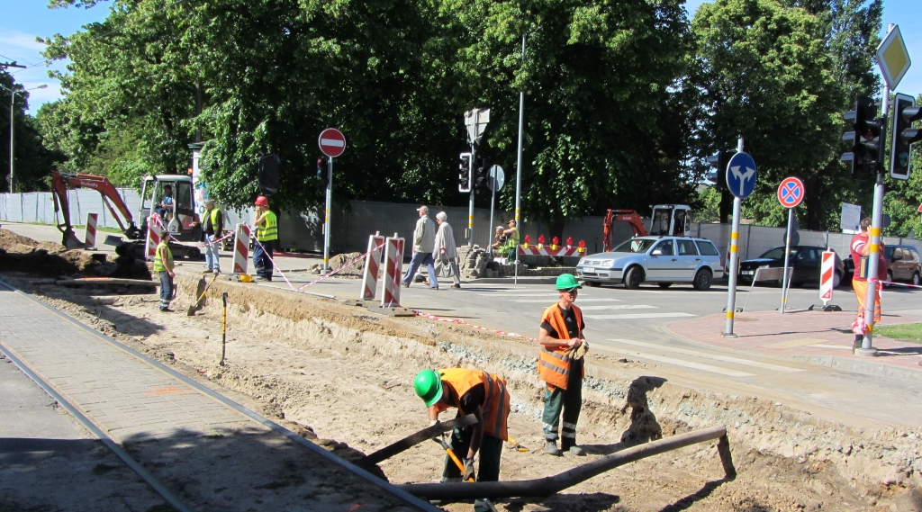 Slēgs satiksmi Kr. Valdemāra un Rožu ielas krustojumā