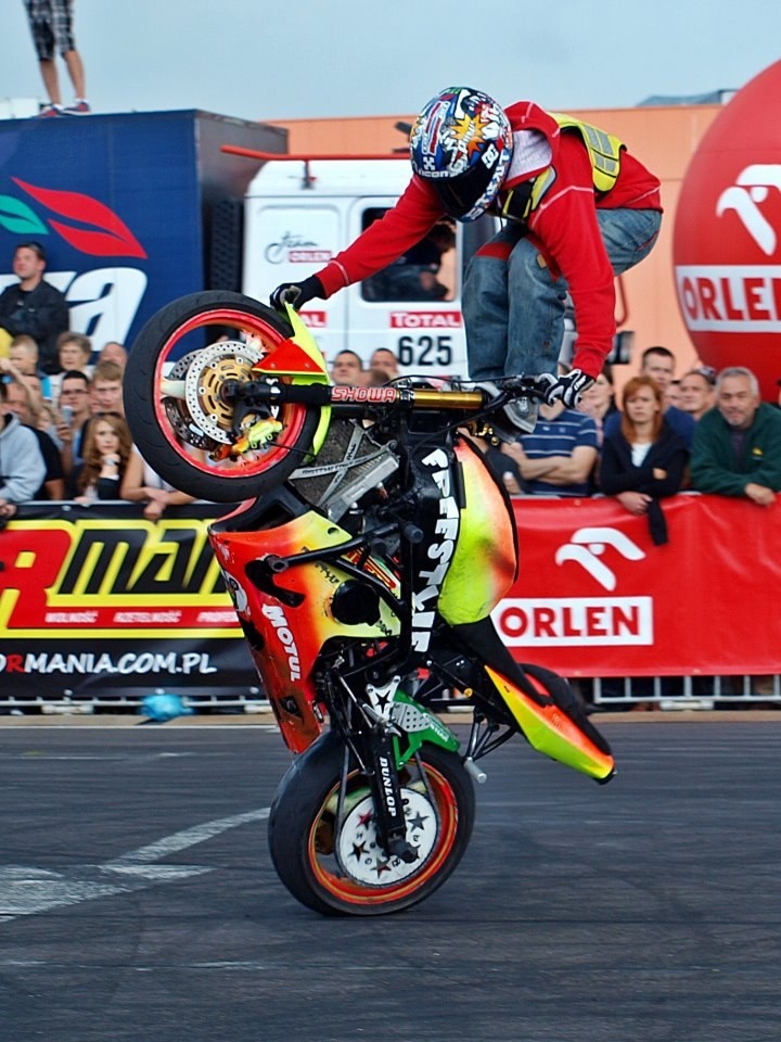 Moto kaskadieru sacensībās uzvarējis Aras Gibieža