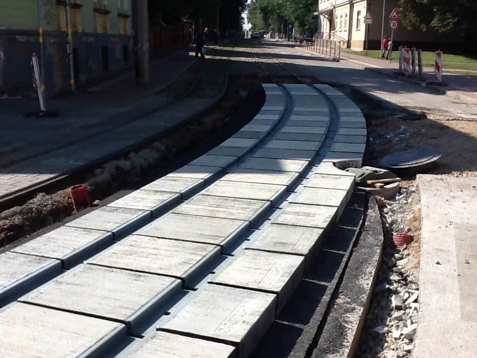 Tramvaja sliežu rekonstruētāji traucē iedzīvotāju naktsmieru