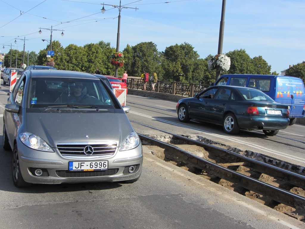 Uz Tramvaja tilta – uzmanības ”eksāmens” autobraucējiem