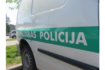 Rucavā iztiek ar diviem policistiem