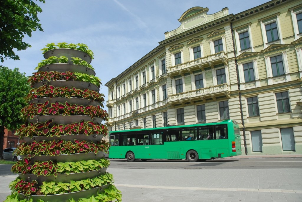 Divi autobusi remontā, pārējie seši kursē