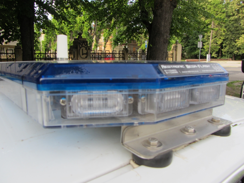 Dzīru laikā nogalē pudeles brāli