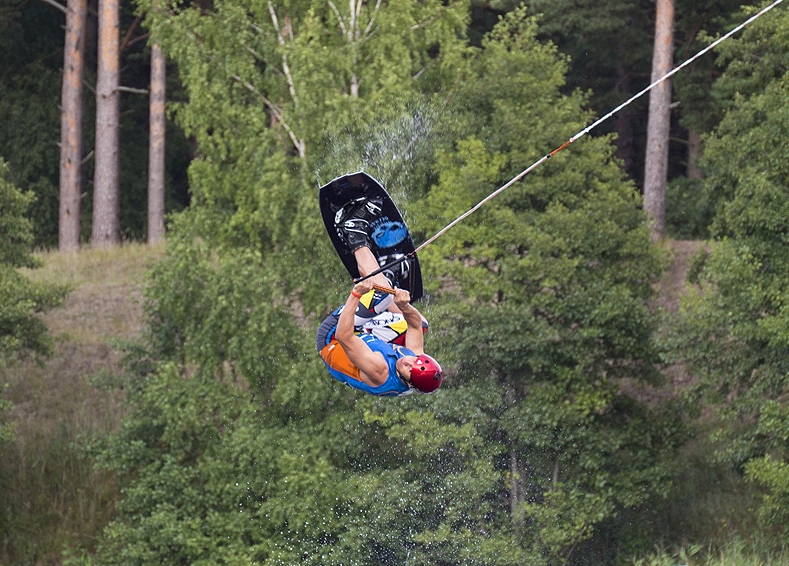 Beberliņos aizvadītas pirmās kabeļa veikborda sacensības