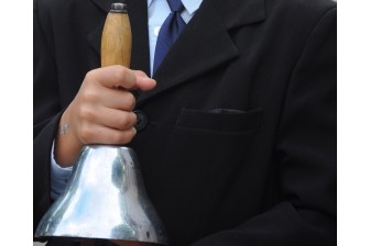 Pirmklasniekiem dāvina apdrošināšanu