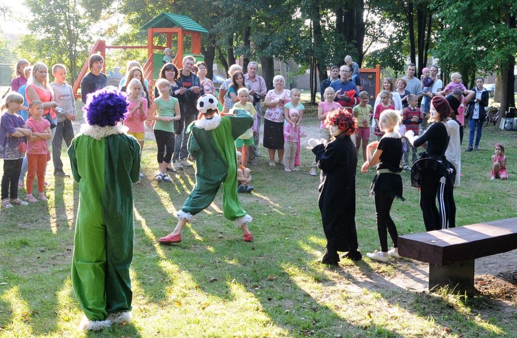 FOTO: Svinīgi atklāta atpūtas taka “Prieks”