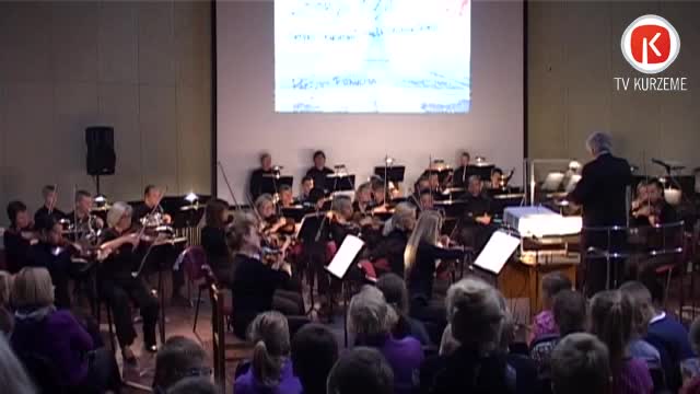 Orķestris izglīto skolēnus