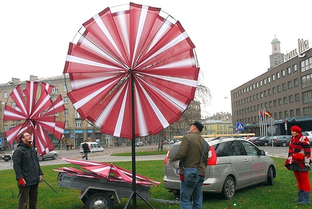 Valsts svētkiem gādās vairāk lentīšu