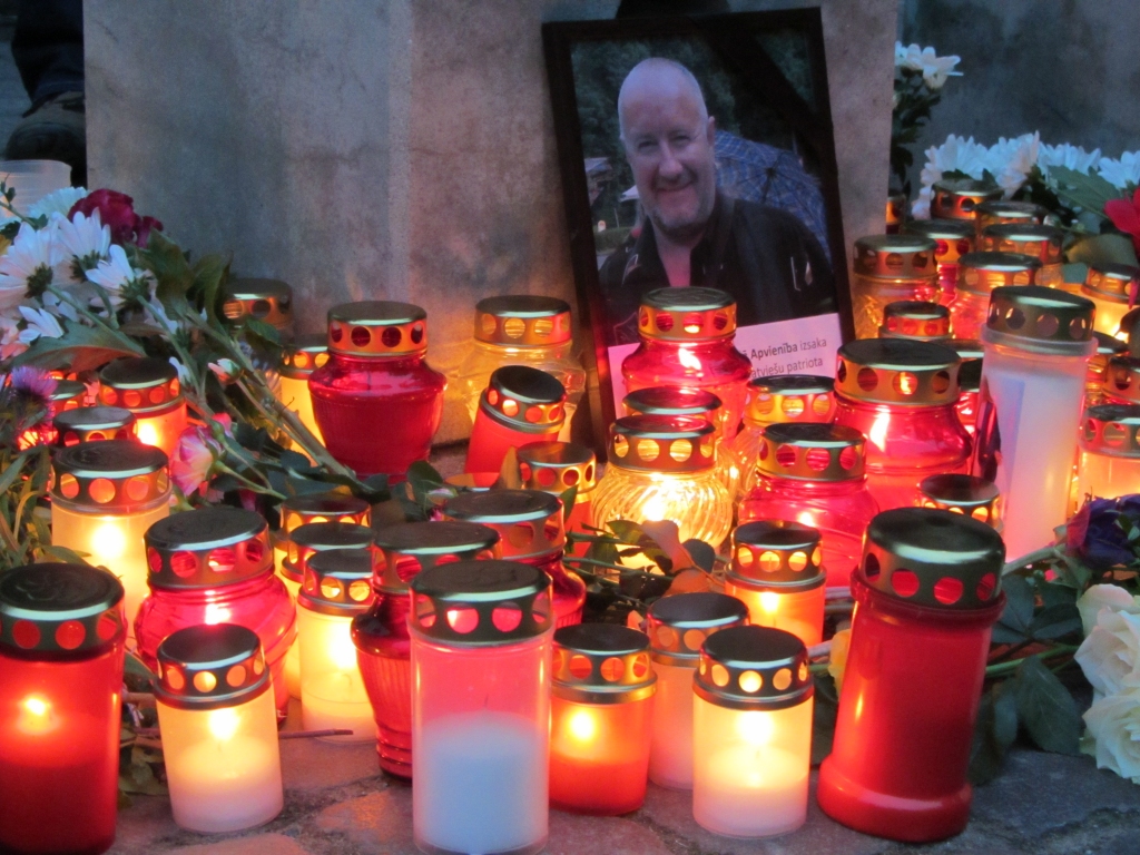 Iedegs ugunsceļu Dzelzsgriezējam