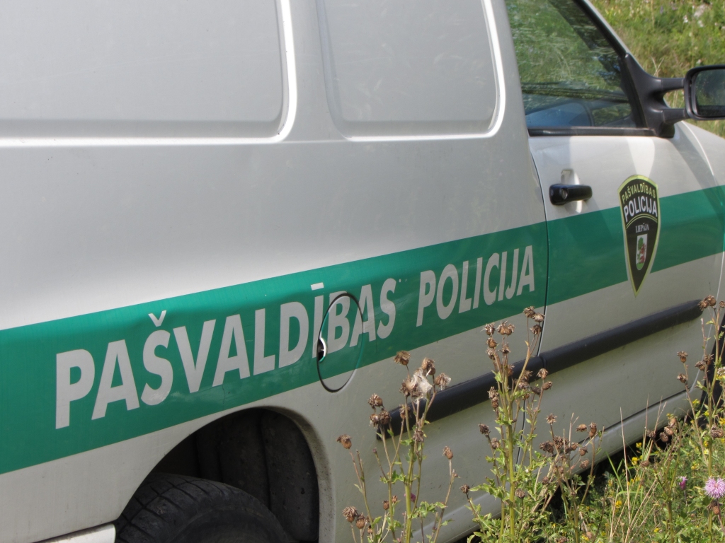 Ar svešām tiesībām azotē smēķē nevietā
