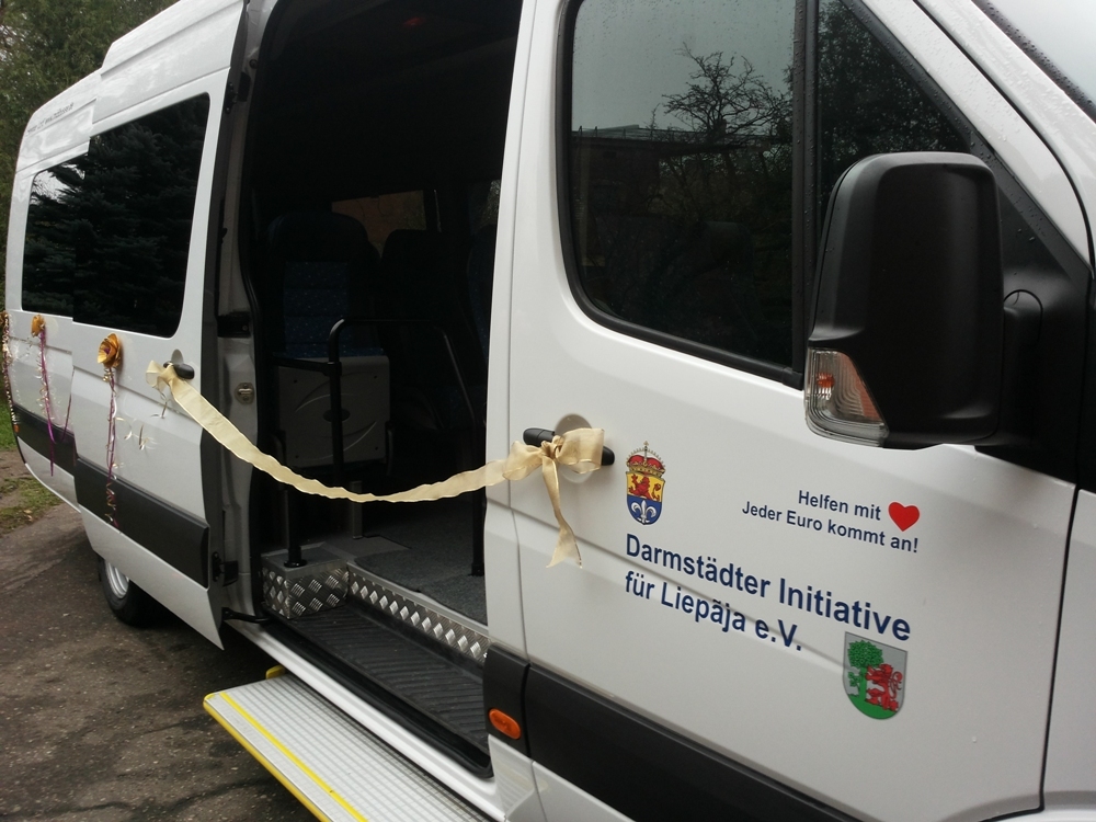 Dāvinājumā saņem jaunu autobusu