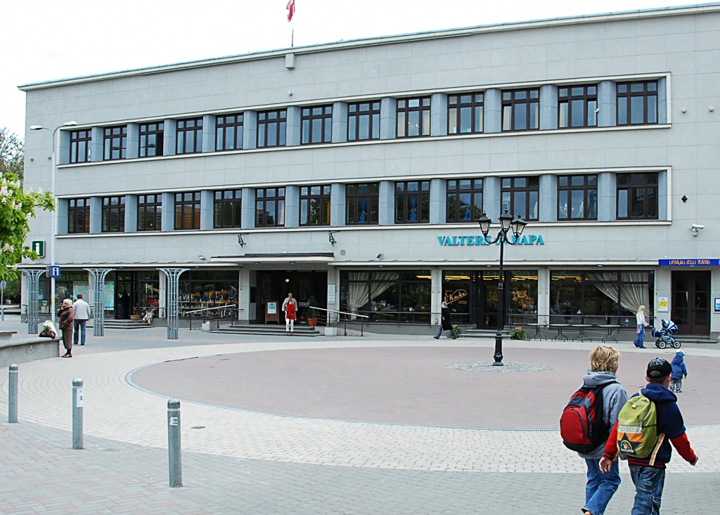 Liepājas Tautas fotostudijas “Fotast” dalībnieki aicina uz izstāžu atklāšanu
