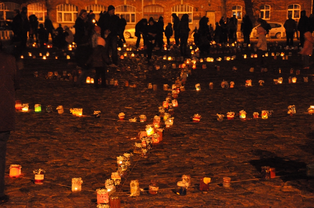 Liepājnieki veido Austras koku