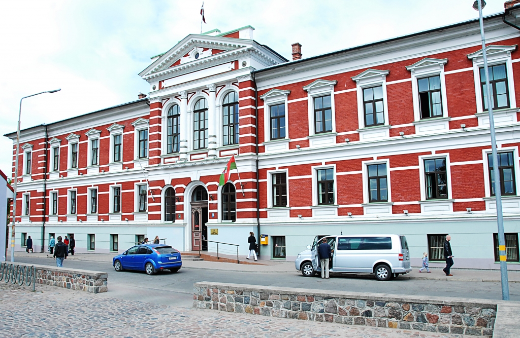 Domes komisijas atstāj Valsts policijas pārstāves