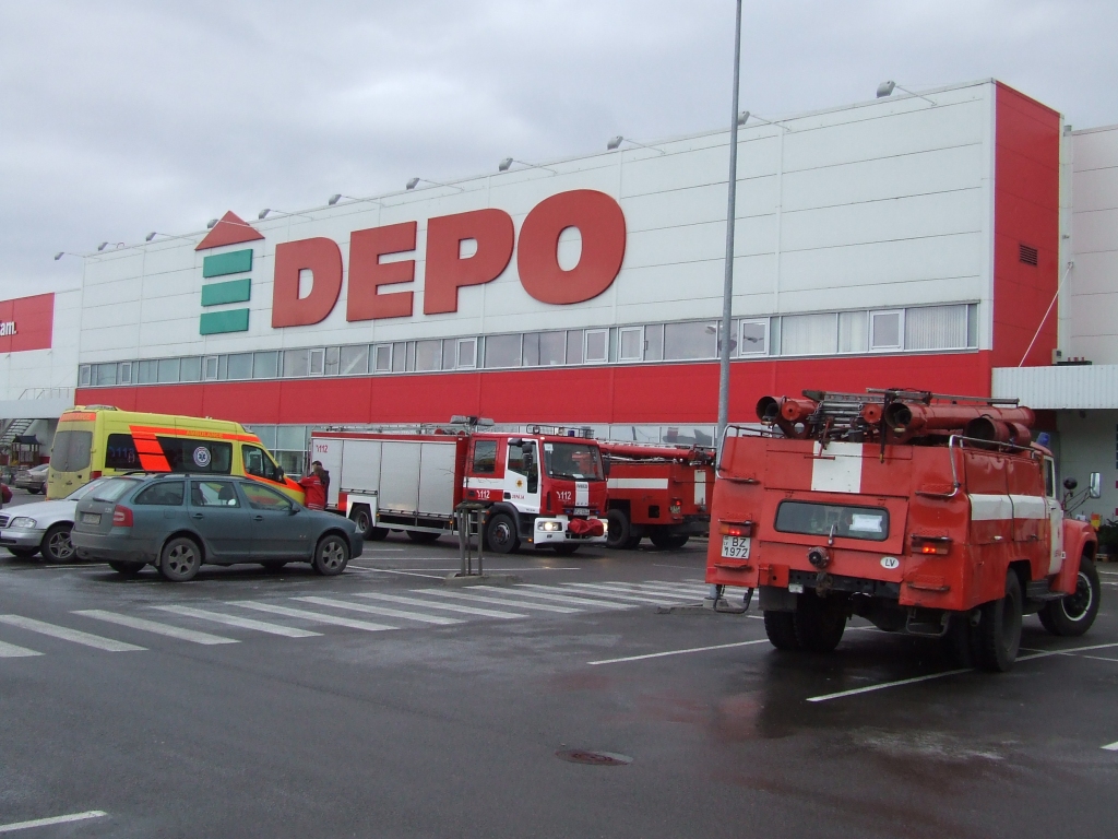 Papildināts – Atskanot signalizācijai, no veikala “Depo” evakuē cilvēkus
