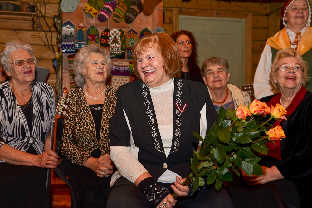 FOTO: Dziesminiece Austra Pumpure svin 85 gadu jubileju