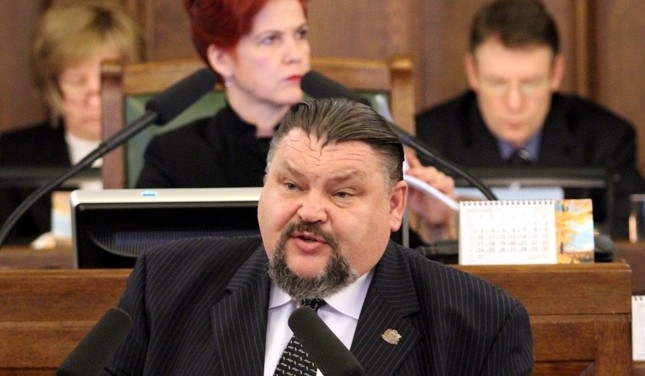 Papildināts – Kravcovs apturēs savu darbību SC, bet “tiltus nesadedzinās”