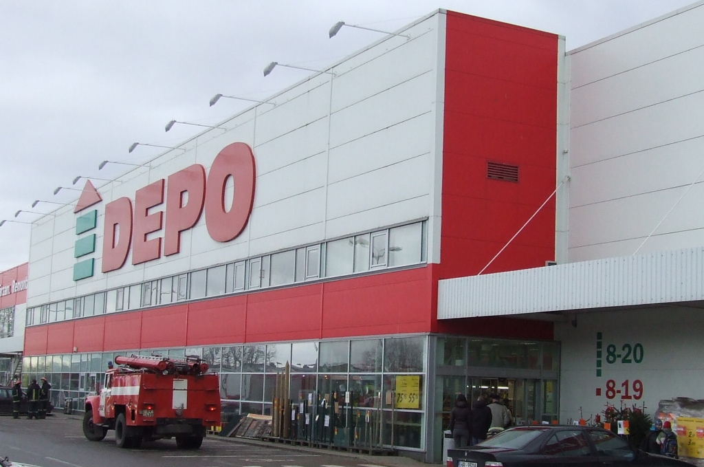 Būvvalde pieprasījusi pārtraukt jumta renovācijas darbus “Depo”