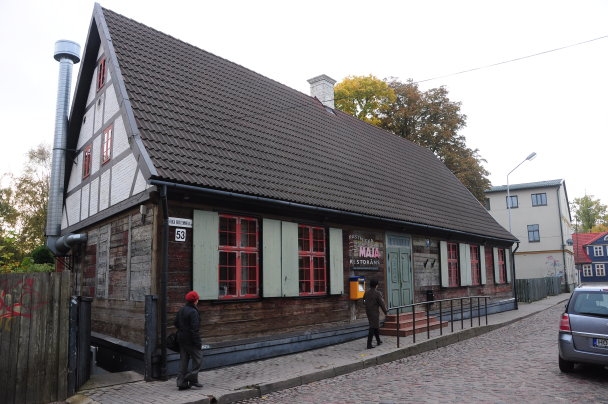 Atvērs “Pastnieka mājas” studiju