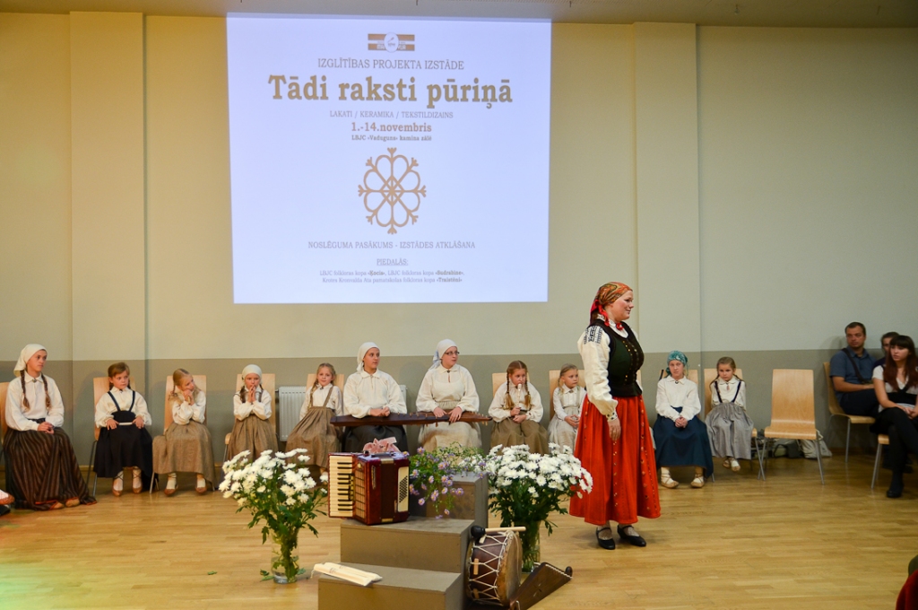 “Tādi raksti pūriņā”