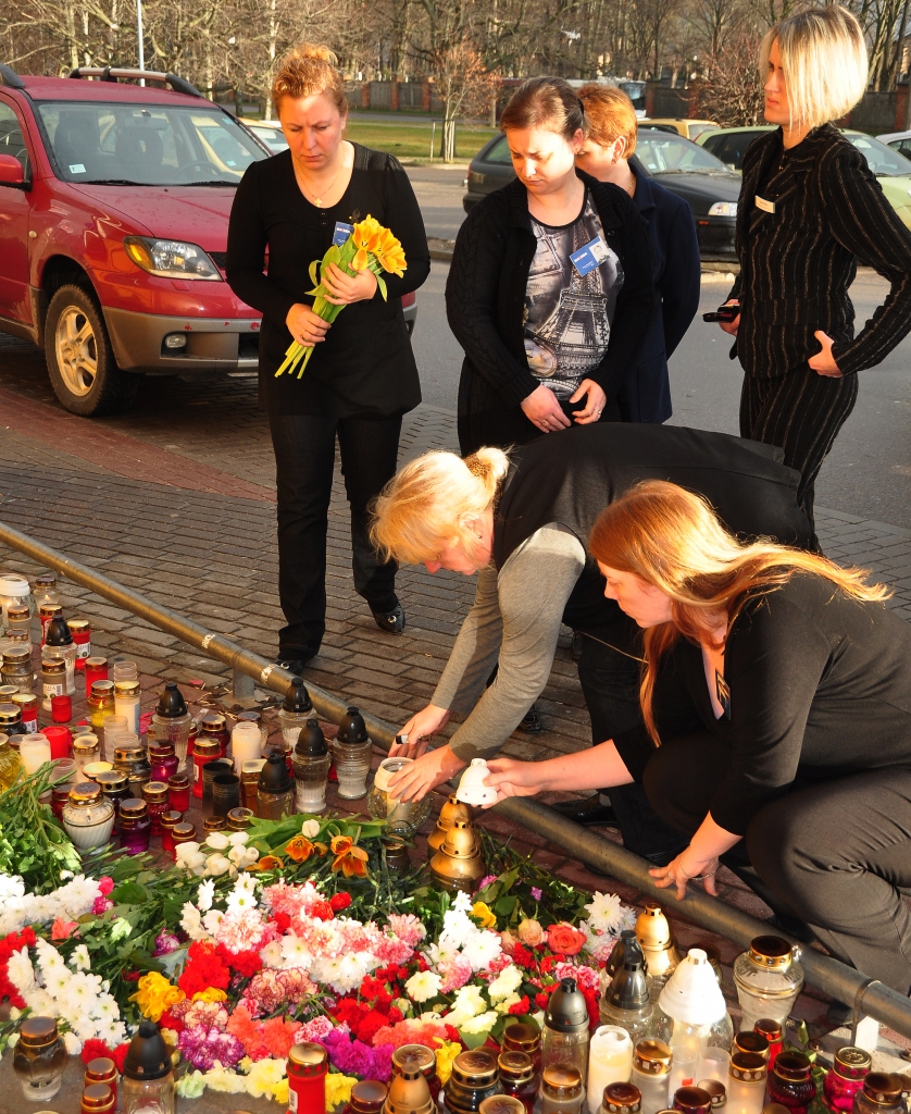 Klusuma brīdis, pieminot traģēdijas upurus