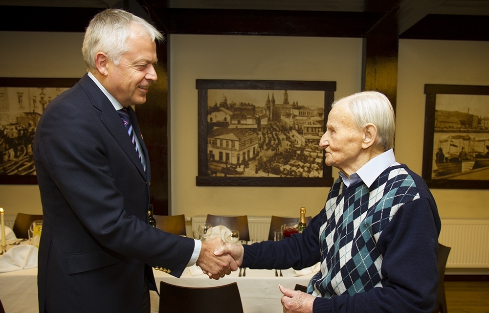 Jubilejā sumina simtgadnieku Viktoru Makašovu