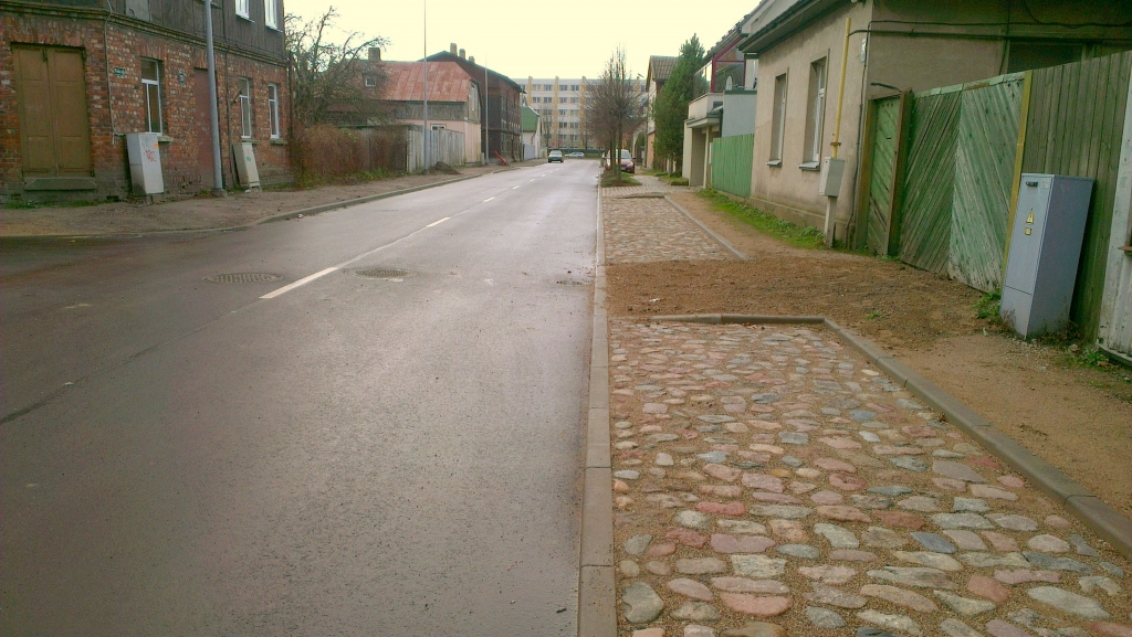 Pieņem ekspluatācijā renovēto Priežu ielu
