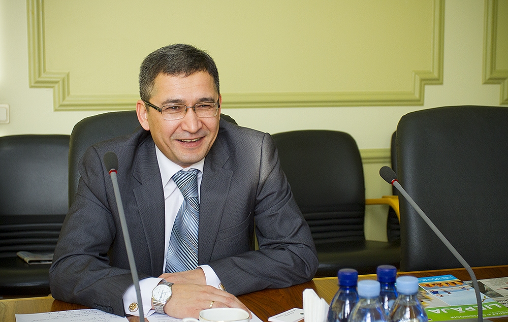 Ar Uzbekistānas vēstnieku pārrunā sadarbības iespējas