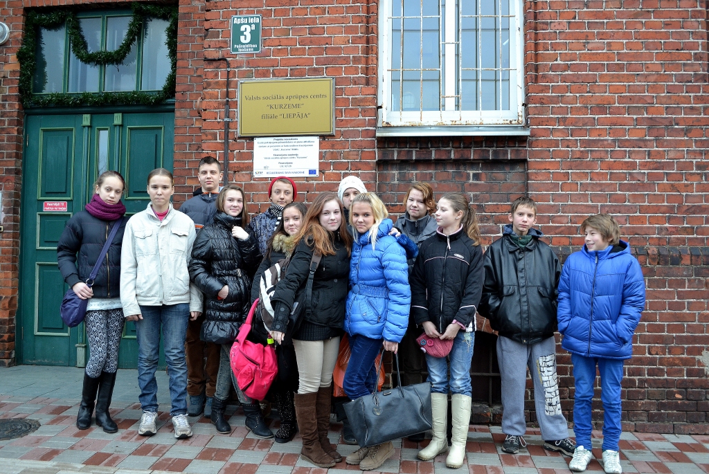 15.vidusskolas skolēni piedalās labdarības pasākumā
