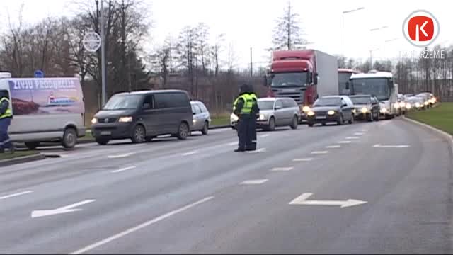 Masveida reidā pārbauda autovadītājus