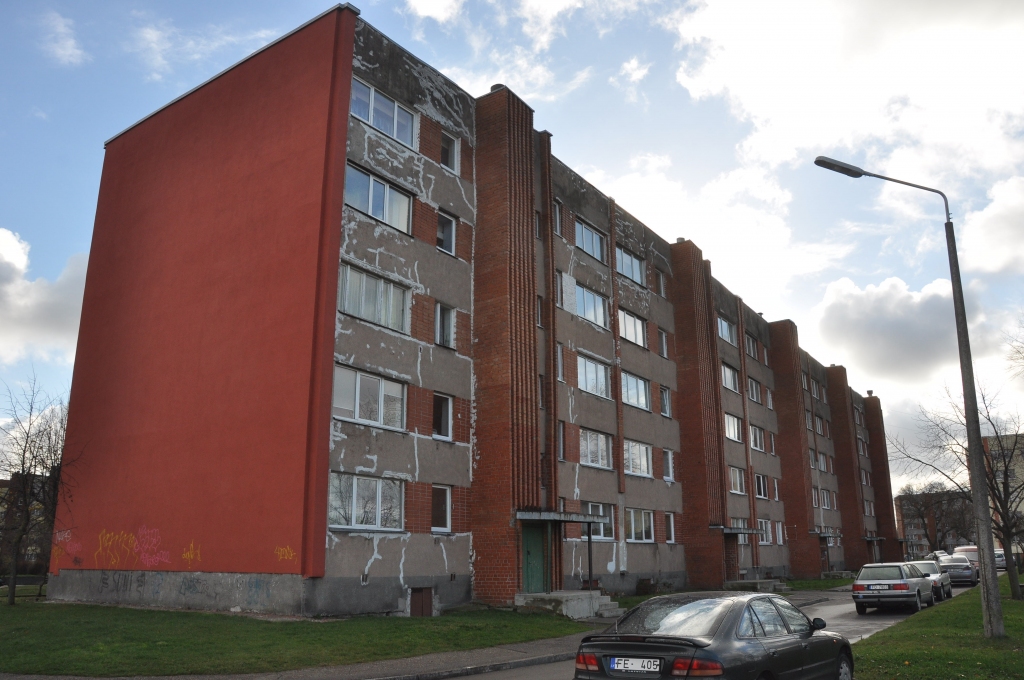 Kaimiņu strīdi bremzē mājas sakārtošanu