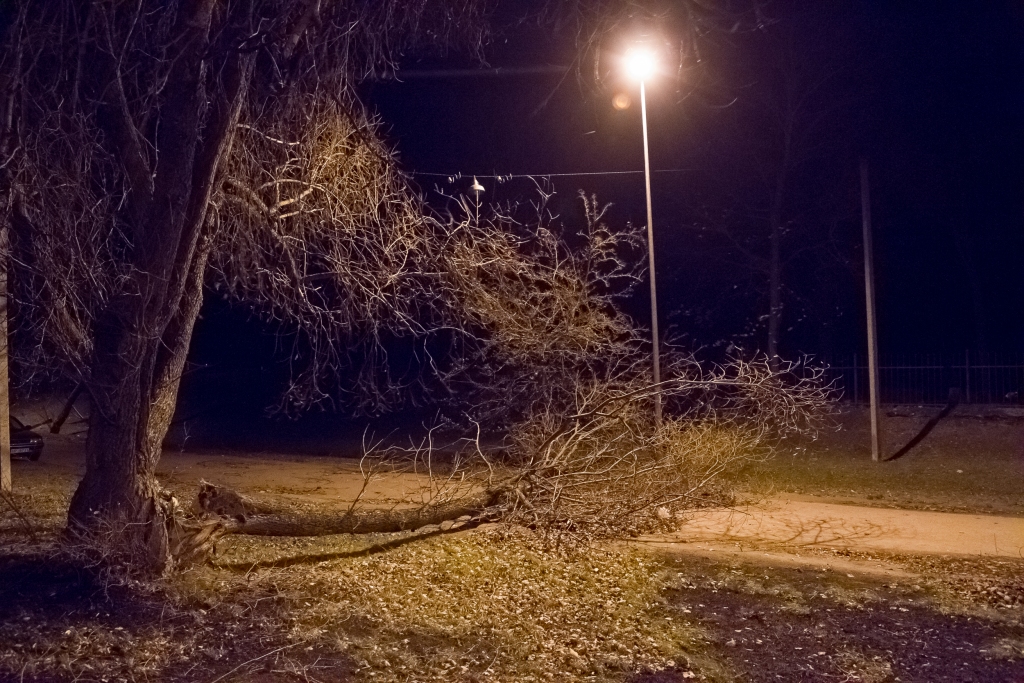 Vētras sekas kopumā novērstas