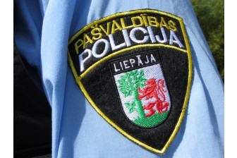 Policists saņem pateicību