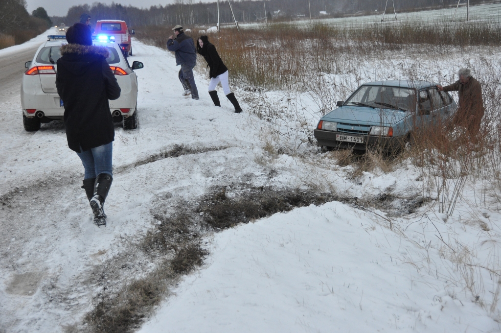 Ziemīgie ceļi pārbauda autovadītāju prasmes