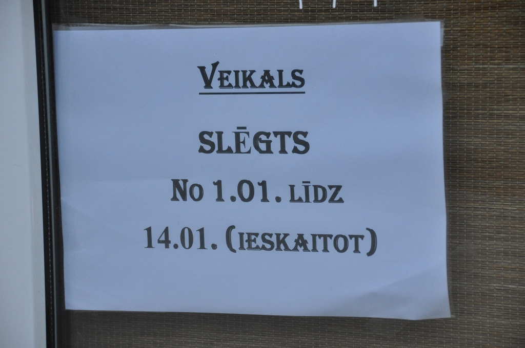 Mazie veikali izvēlas nogaidīt