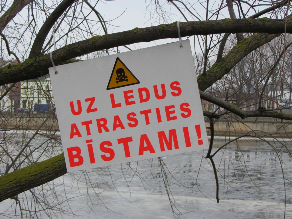 Rosās ”virsūdens” makšķernieki