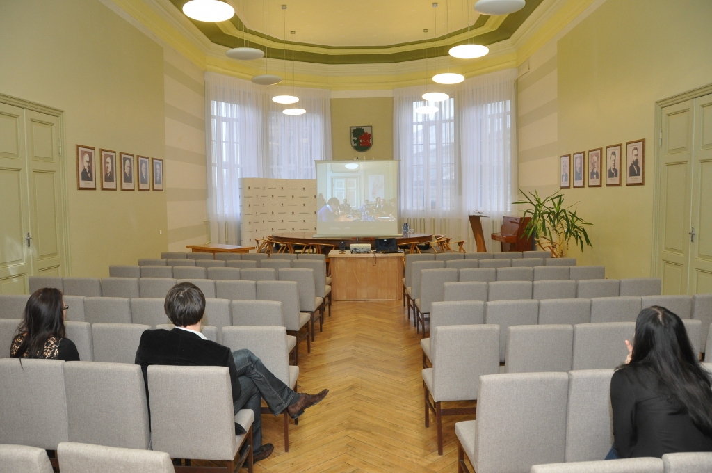 “Rožu galeriju” atbalsta ar nosacījumiem