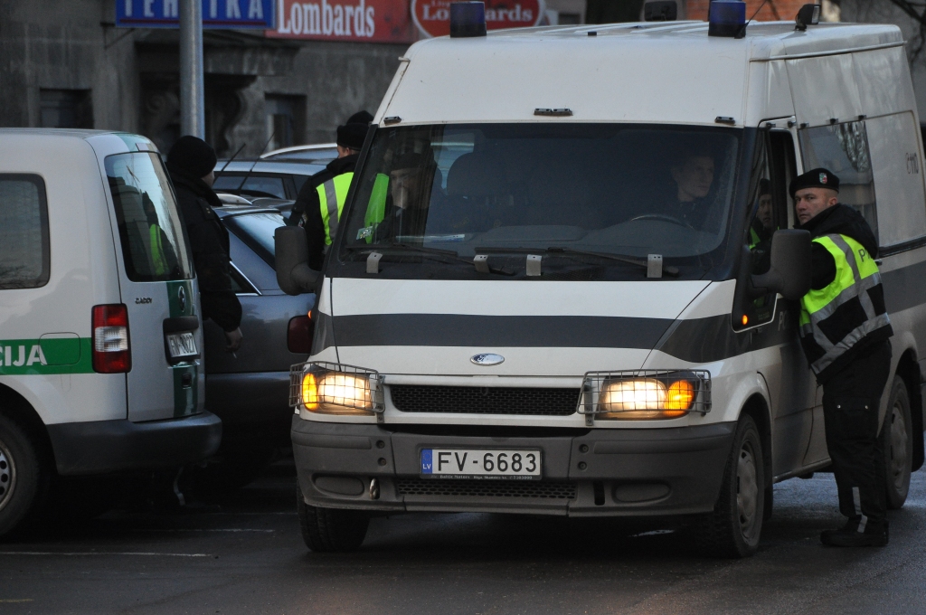 Papildināts – Uz Liepājas šosejas, iespējams, nolaupīta kravas automašīna ar sieviešu veļas kravu