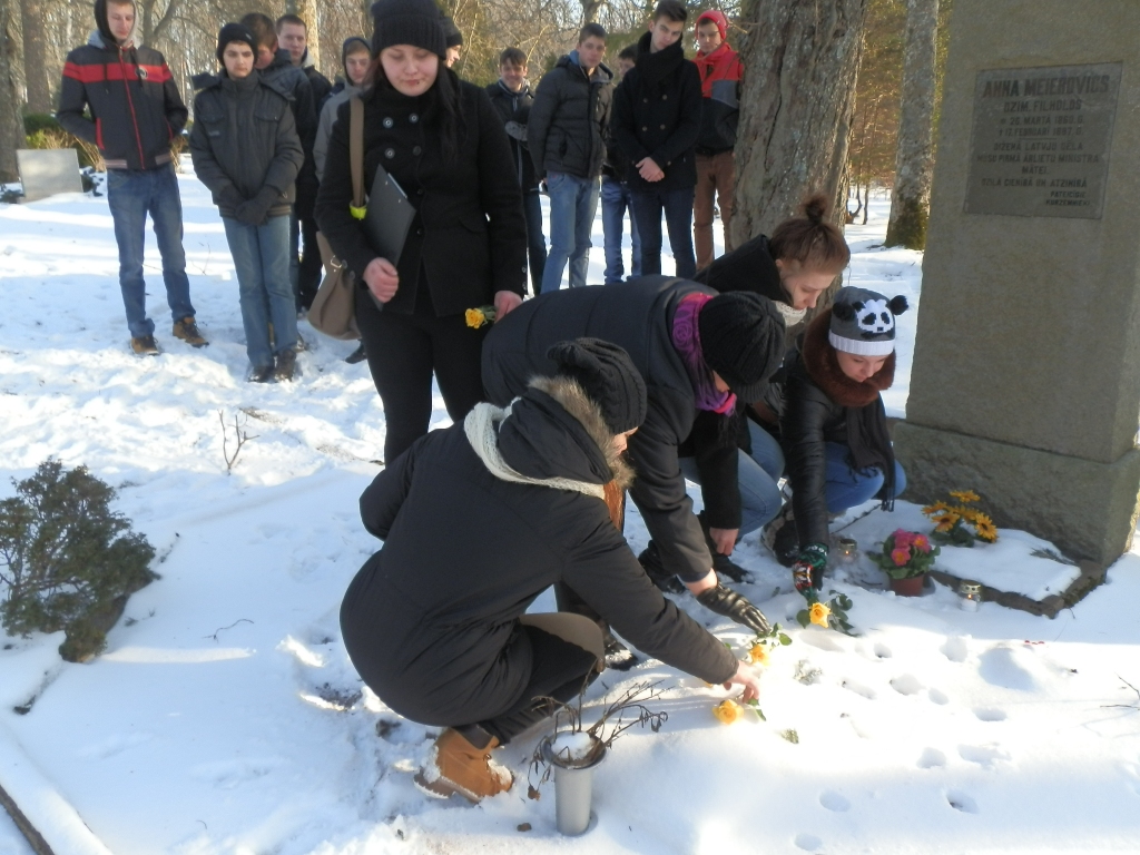 Durbē piemin pirmo Latvijas ārlietu ministru